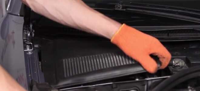 Audi A4 B7 замена салонного фильтра. Видео инструкция