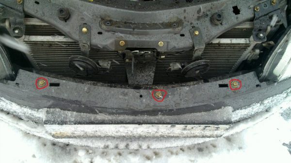 Болты под решеткой