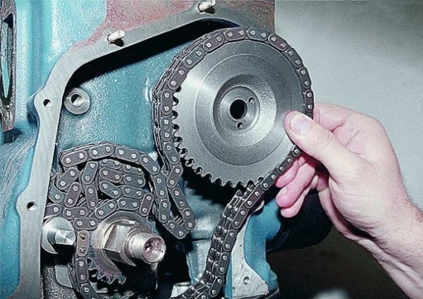 Цепь на шестерне