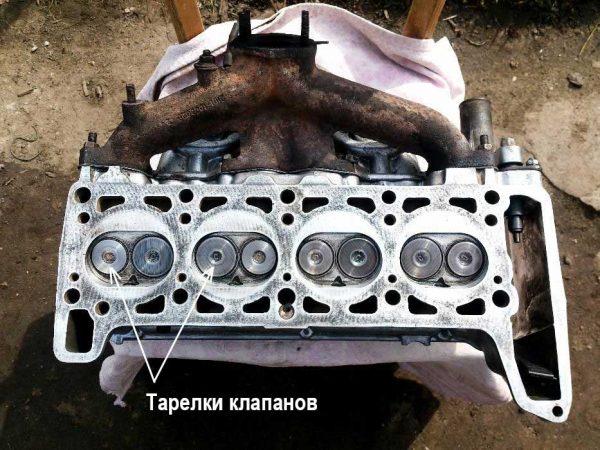 Головка блока цилиндров — вид со стороны блока цилиндров