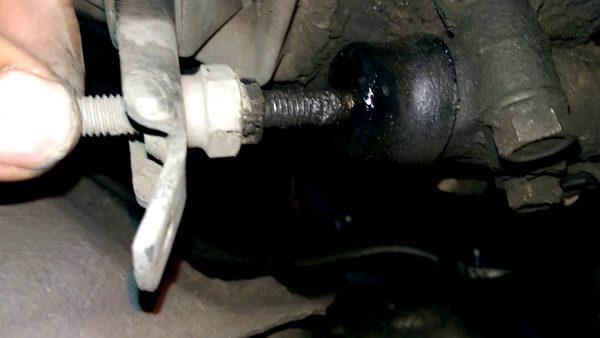 Неисправный рабочий цилиндр сцепления ВАЗ 2107