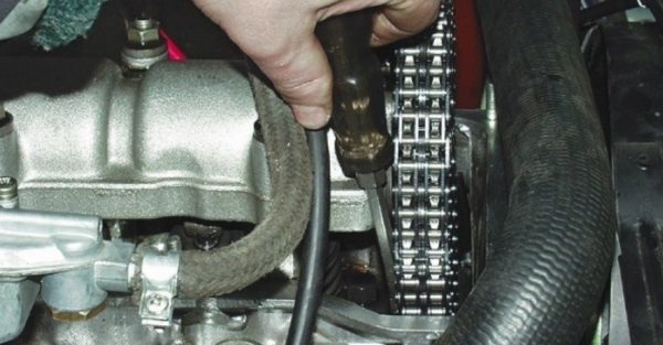 Отжатие башмака натяжителя цепи ГРМ ВАЗ 2107