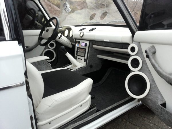 Перетяжка панели приборов кожзаменителем