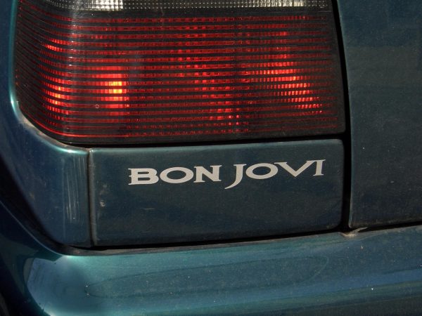 Golf 1991 года стилизованный под Bon Jovi