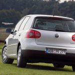 Вид сзади на VW Golf VI