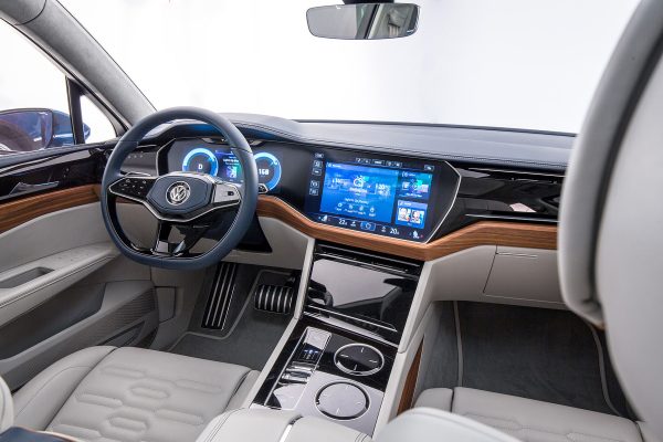 Интерактивный салон VW Touareg 2018 года
