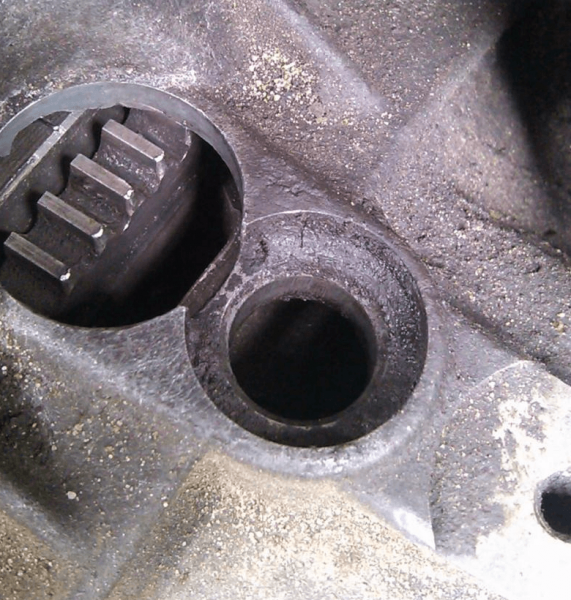 Открытая пробка смотрового окна VW Passat B3