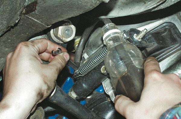 Закрепление шланга на штуцере