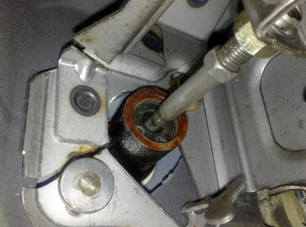 Ограничительная шпилька с гайкой