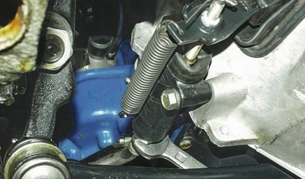 Расположение рабочего цилиндра сцепления ВАЗ 2107