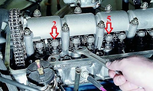 Регулировка зазоров 2 и 5 клапанов