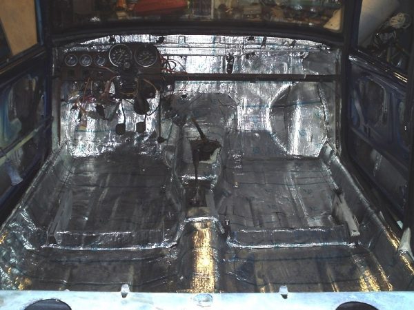Шумоизоляция пола и моторного отсека салона ВАЗ 2106