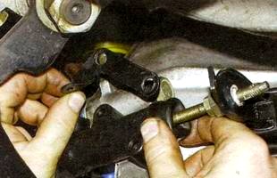 Скоба стяжной пружины