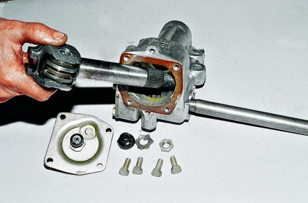 Ролик и вал сошки