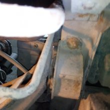 Два болта к кузову