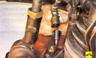 Отсоединяем колодку