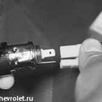 Отсоединяем колодку проводов